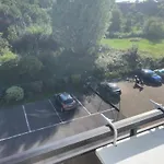 White Chateau Met Parking En Zonnig Balkon アパート *
