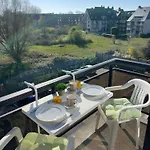 White Chateau Met Parking En Zonnig Balkon コクセッド
