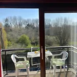 White Chateau Met Parking En Zonnig Balkon * コクセッド