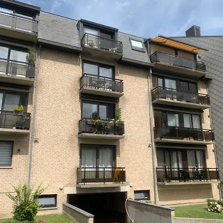 White Chateau Met Parking En Zonnig Balkon *