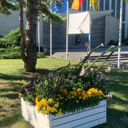 White Chateau Met Parking En Zonnig Balkon *