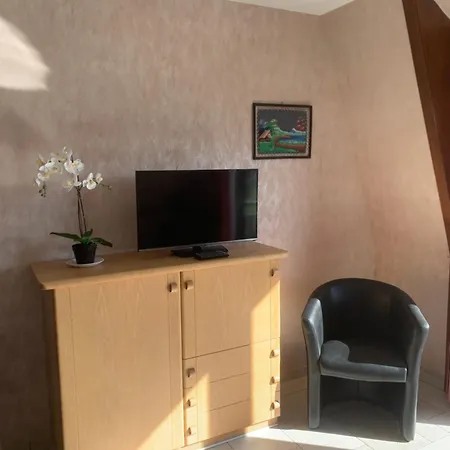 White Chateau Met Parking En Zonnig Balkon Appartement