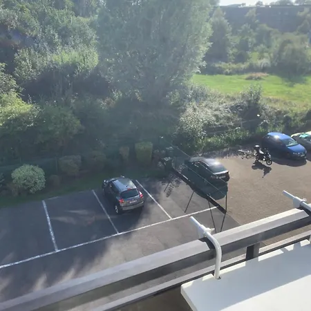 White Chateau Met Parking En Zonnig Balkon アパート *