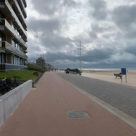 White Chateau Met Parking En Zonnig Balkon Apartment *