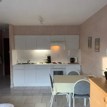 White Chateau Met Parking En Zonnig Balkon Appartement