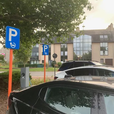 White Chateau Met Parking En Zonnig Balkon Appartement *