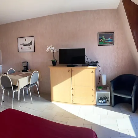 White Chateau Met Parking En Zonnig Balkon * 코크시데