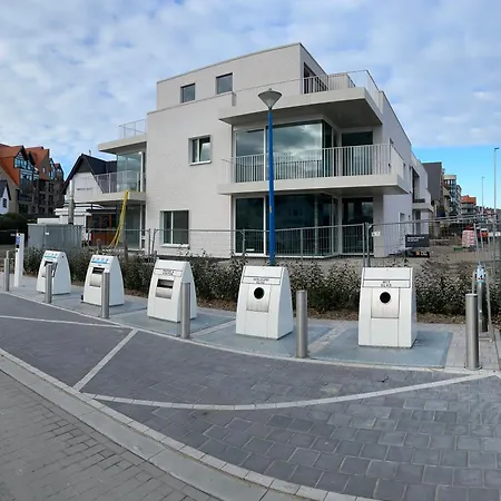 아파트 White Chateau Met Parking En Zonnig Balkon 코크시데